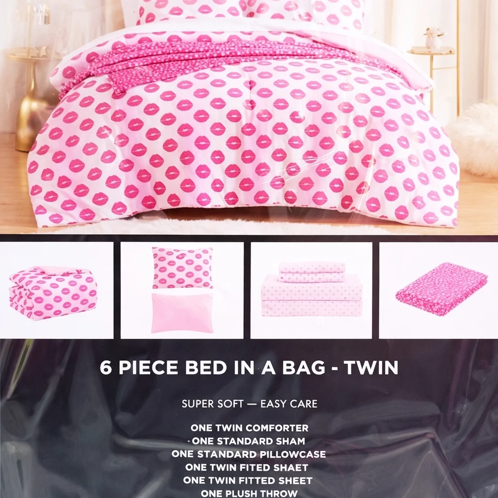Betsey Johnson 6 Piece Bed In A Bag Pink Lip Print & Hearts Twin Bed Set NWT